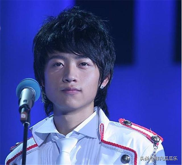 爱江山更爱美人，“英年早婚”的5位男星，不给其他女生任何机会