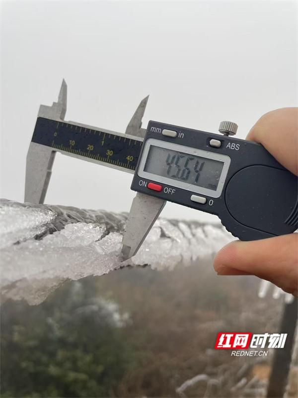 抗寒潮 保供电丨国网永州供电公司：冰天坚守 快速响应 第一时间护航线路安全