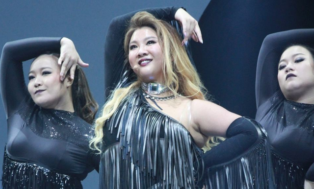 著名港星肥肥忌日,女儿郑欣宜晒旧照怀念母亲,绝口不提郑少秋