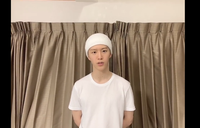 范丞丞童年照大曝光，胖嘟嘟像奶团子，剪西瓜头撞脸易烊千玺