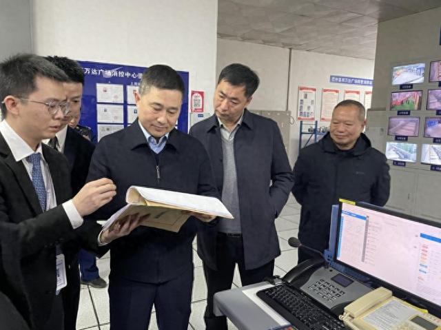 市委常委、副市长马旭东调研督导商贸流通领域安全生产、市场保供和食品安全工作