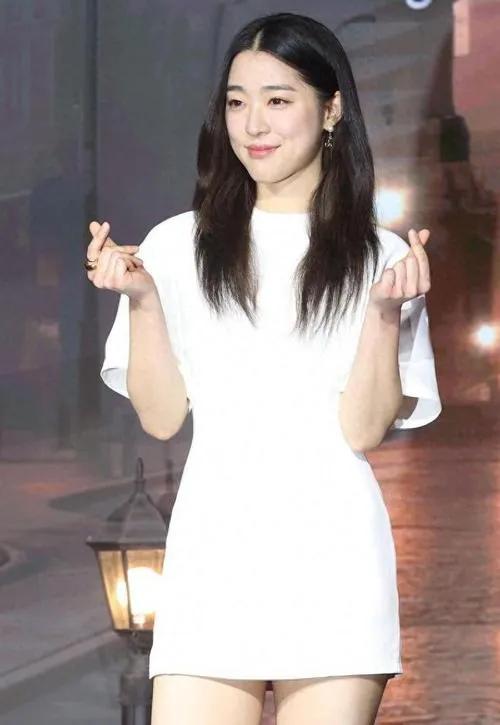 她是韩版渡边美波,与宋仲基演激情戏,是池昌旭的最新荧幕cp。