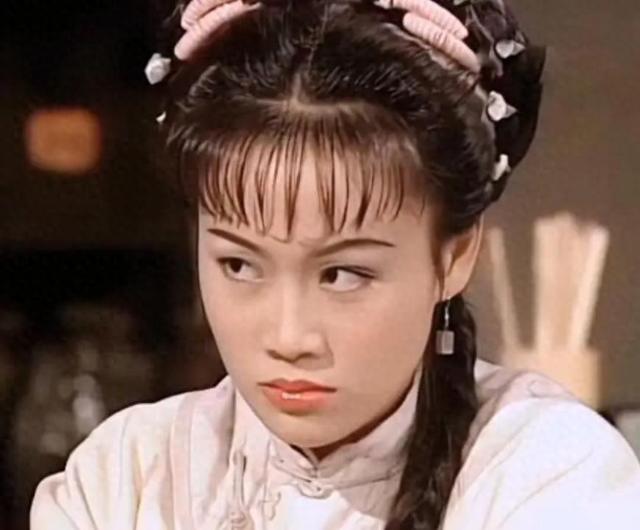 6版《天龙八部》李青萝对比：少时不知舅妈美，只顾看神仙姐姐了