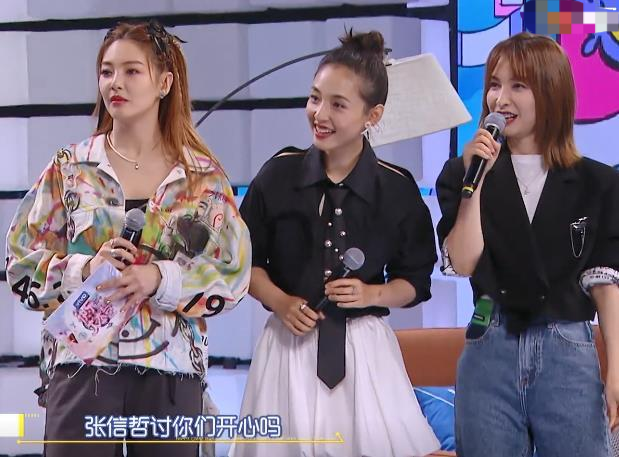 183白敬亭跟166张雨绮同台,摸头、捧脸很甜蜜,身高差最萌