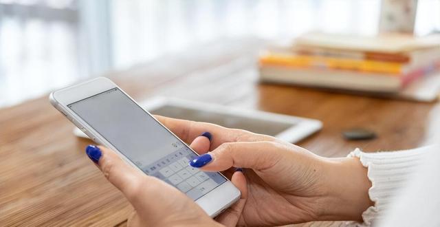 44岁阿姨与22岁小伙网恋,见面当天发生关系,3日后报案:他装富