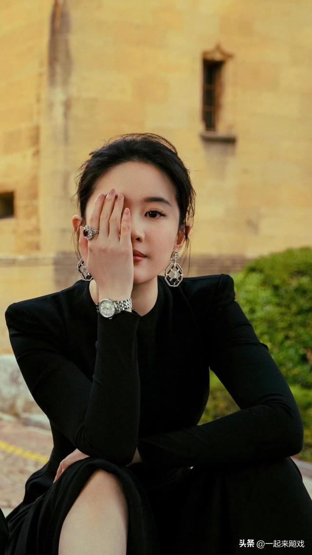 刘亦菲性感大红唇，她的颜值从未输过