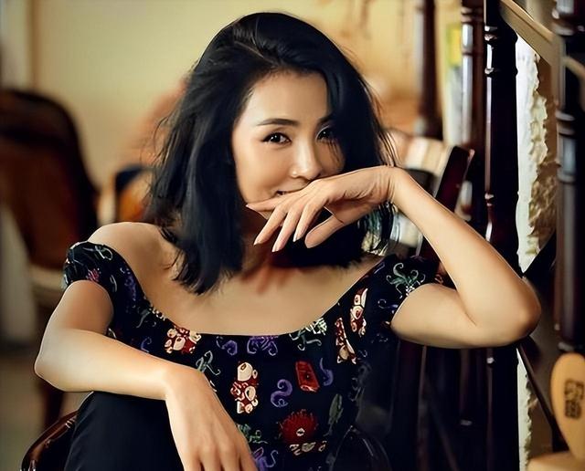 姜宏波：被姜文看中，靠“脱”一举成名，如今51岁为何依旧单身？