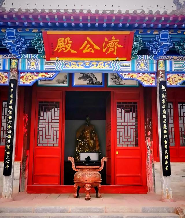 世界上只有一家宗祠敢叫龍宫的，那便是李世民家的李家龍宫