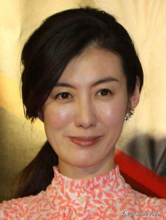 41岁友坂理惠脸歪暴瘦！日剧女神2次离婚，独自抚养18岁儿子