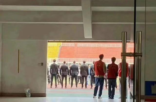 《全员加速中》第三季来袭，嘉宾VS猎人，阵容强大。