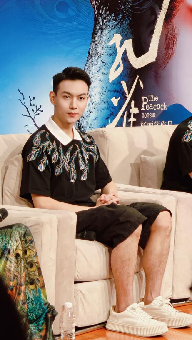 现场孔雀舞教学!杨丽萍率年轻舞者分享《孔雀》故事