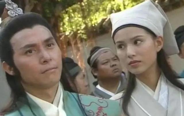 6版《天龙八部》李青萝对比：少时不知舅妈美，只顾看神仙姐姐了