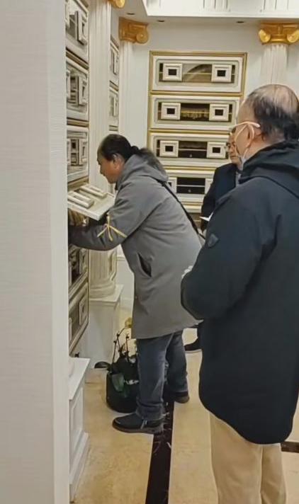 冬至当天童祥苓下葬！童家兄弟推着89岁母亲，送父亲最后一程