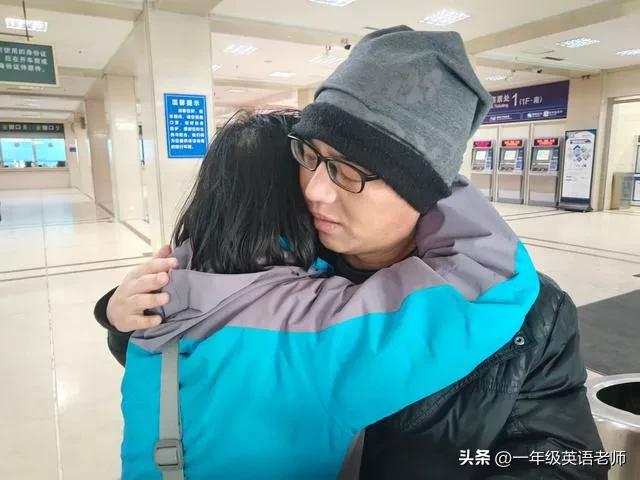 忧忧又回到了大连小姐姐的身边，实现了他对小姐姐的承诺