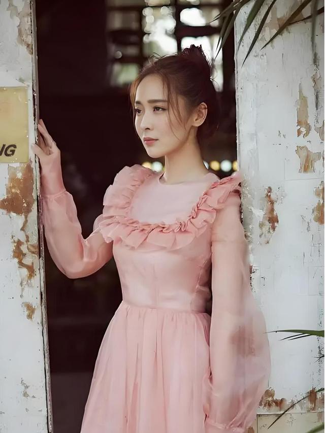 一夜成名的谋女郎”李曼，为何17年后仍被贴上“不温不火”标签？