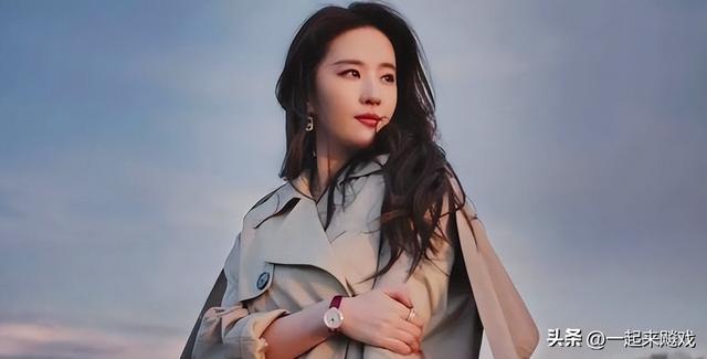 刘亦菲性感大红唇，她的颜值从未输过