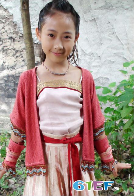 她偶然出道成童星，拍摄艰辛和蚊子蟑螂一起入睡