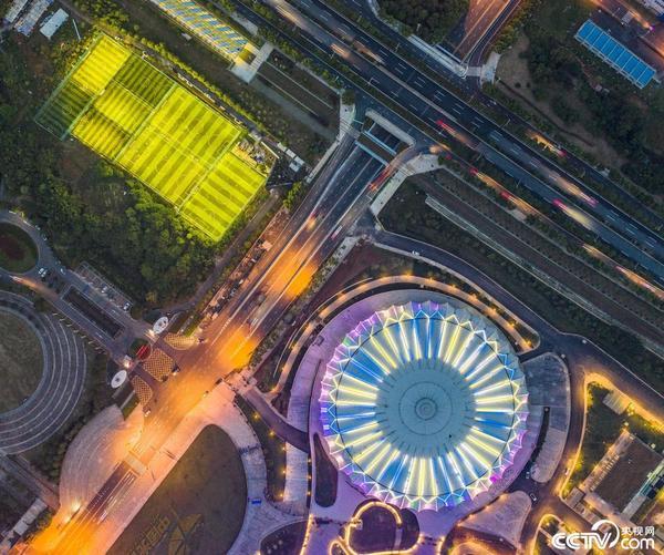 如科幻世界！航拍武汉光谷网球中心