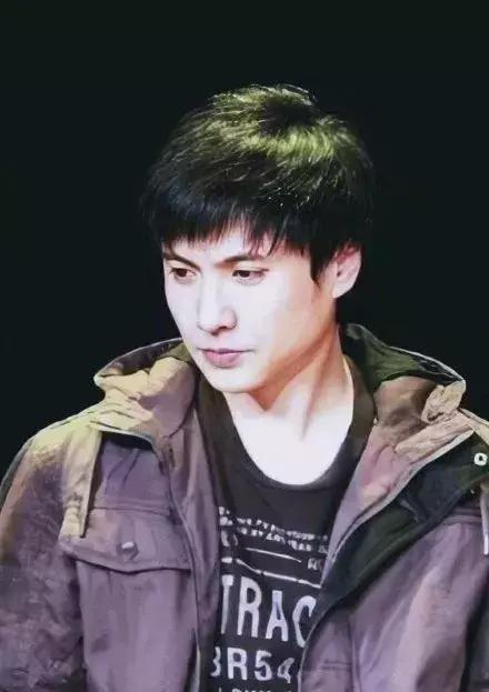 明星体重曝光：李现黄晓明差不多，吴磊那么轻，杨紫沈腾体重成谜