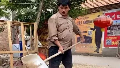 草根歌手大衣哥总资产过亿？那么农民出生的朱之文到底赚了多少钱