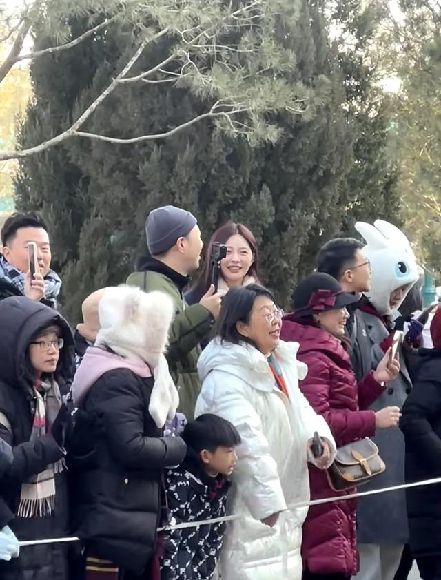 沈梦辰杜海涛带父母玩环球影城，梦辰美炸天，海涛瘦了眼睛变大了