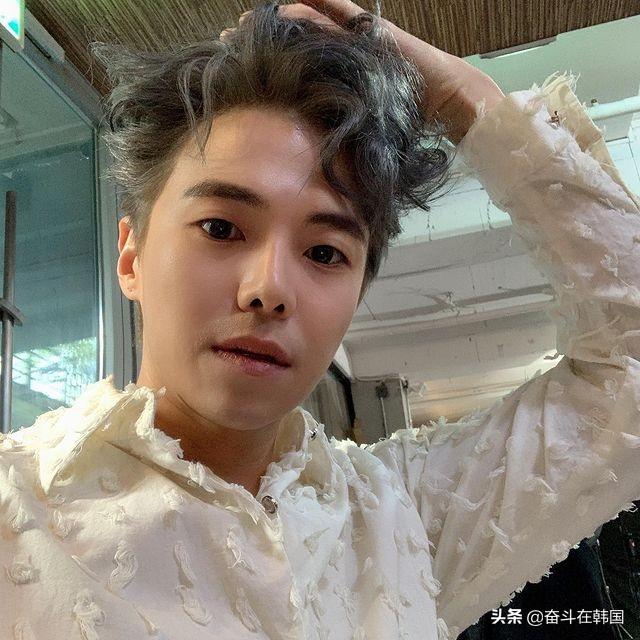 韩国热播剧男主演陷入弃养争议，带宠物上电视只为树立爱动物人设