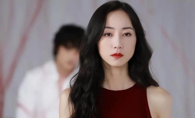 代表作是我爷爷，被评演技混子，傲慢的她是怎么跌下神坛的？