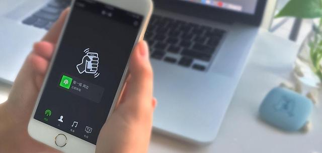 44岁阿姨与22岁小伙网恋,见面当天发生关系,3日后报案:他装富