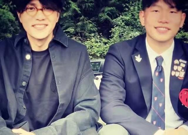陈尊佑19岁生日晒照，与幼时大不同五官神似陈坤，戴耳钉手臂纹身