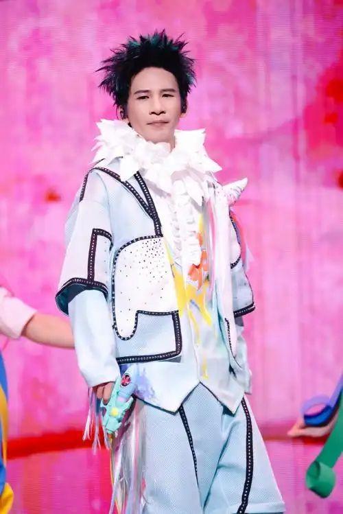 狗仔曝大张伟已有俩孩子!龙凤胎曝光活泼可爱,上北京私立幼儿园