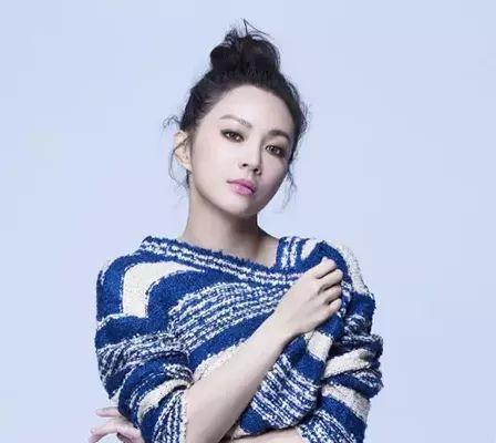 被退团后，飞儿乐队主唱Faye承认与男友分手，网友直呼心疼