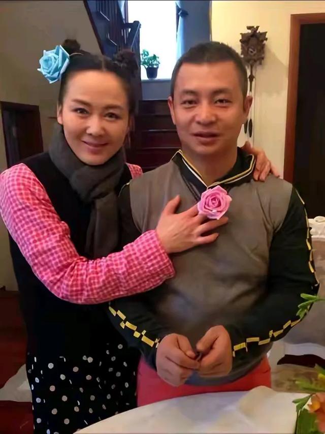 她被前夫一巴掌扇到离婚！二婚嫁世界冠军，如今54岁生活幸福
