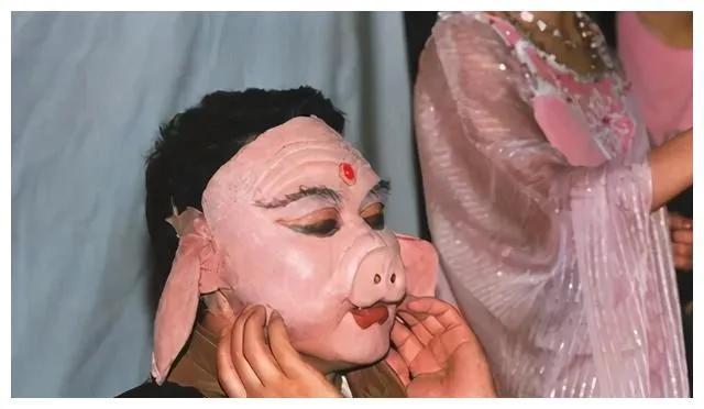 “猪八戒”马德华：现实中娶美女妻子，婚后恩爱54年零绯闻