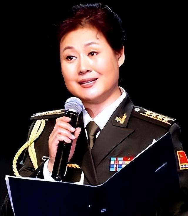 著名演员黄晓娟：丧父丧母亲弟病逝，如今儿子李赫是她最大骄傲