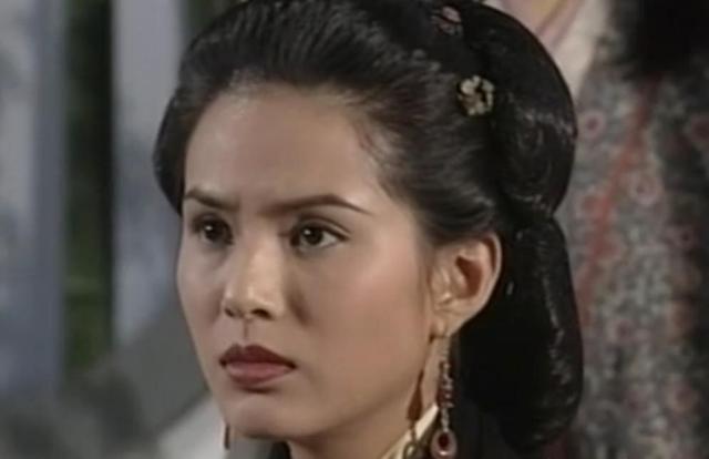 6版《天龙八部》李青萝对比：少时不知舅妈美，只顾看神仙姐姐了