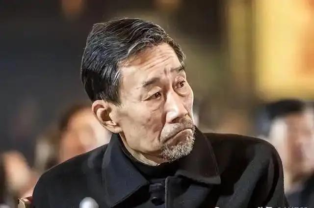 李雪健喉咙怎么了，李雪健声音嘶哑的原因