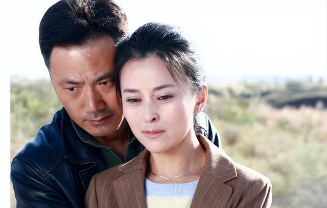 许云帆高大帅气，娶黄志忠前妻何音，将继子视如己出，婚后无儿女