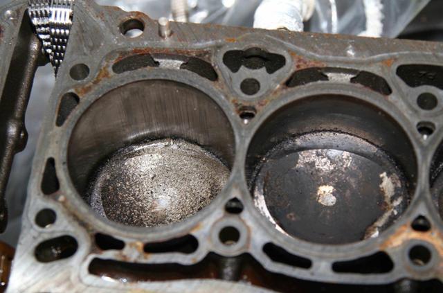 “拉缸、爆缸、顶缸”分别都是啥意思？修车师傅一次给你讲明白