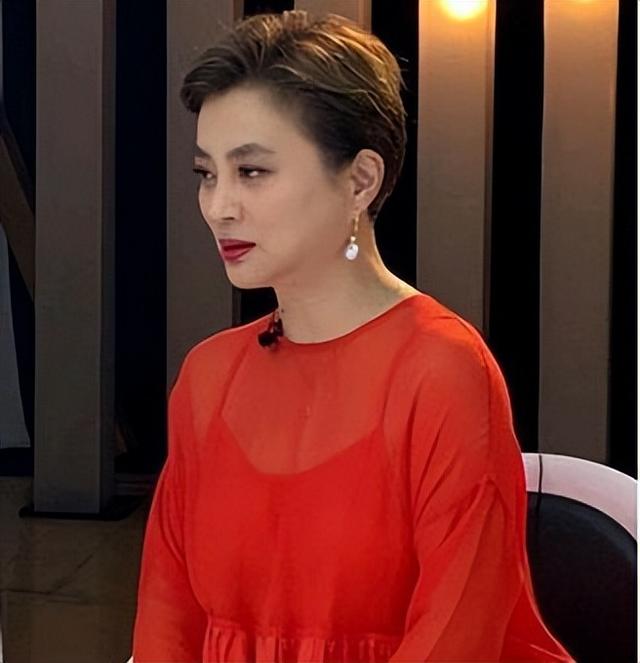 “兔子精”李玲玉，与丈夫分居11年被传离婚，今一家三口很幸福