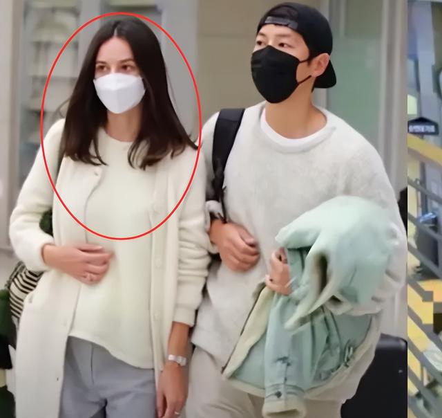 宋仲基二婚娶英国人，两年生两胎，如今的宋慧乔，证实了大家猜想
