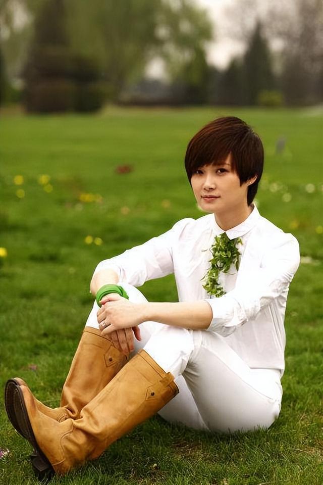 李宇春之母徐圣云：担心女儿的婚事，求媒体放过女儿