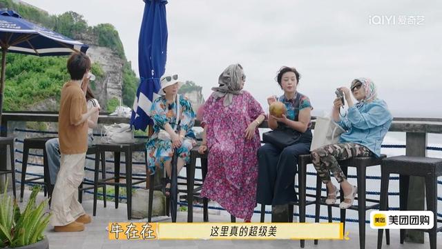 看了刘晓庆的食量，才懂她75岁健步如飞的原因，给内娱女星提了醒