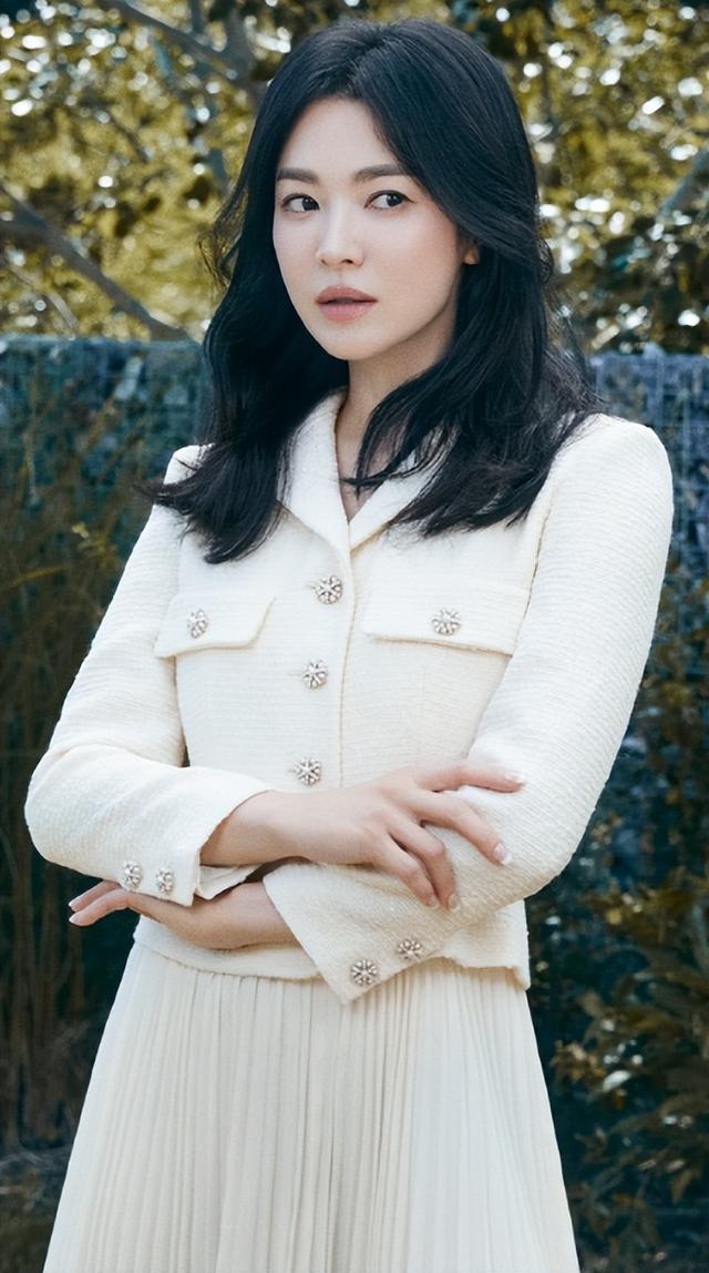 宋仲基二婚娶英国人，两年生两胎，如今的宋慧乔，证实了大家猜想