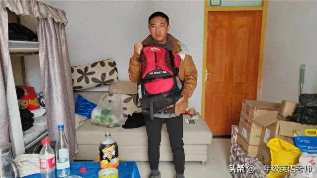 忧忧又回到了大连小姐姐的身边，实现了他对小姐姐的承诺