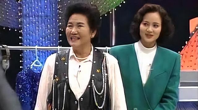 又逢一年新春时，才突然想起：这些春晚的老面孔已经永远地离开了