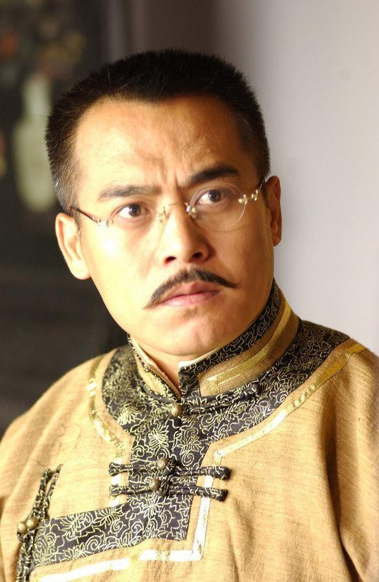黑子：演过《打狗棍》的那图鲁，成名后不炒作没绯闻，娶芙蓉为妻