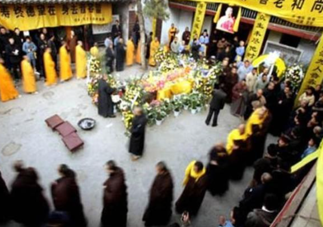 12岁出家为僧，63岁担任少林寺住持，武功盖世被称：少林拳王
