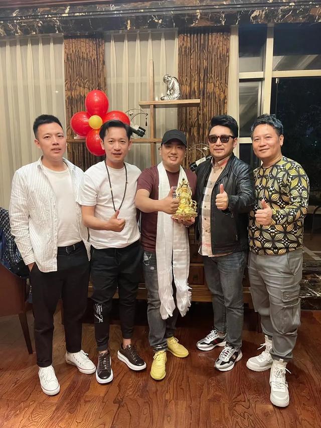 海来阿木携新歌《人生如歌》庆生，圈内好友齐聚送祝福