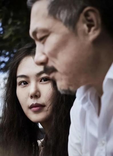 金敏喜：美得特殊，前任都是男神，却和64岁导演婚外恋9年怀了孕