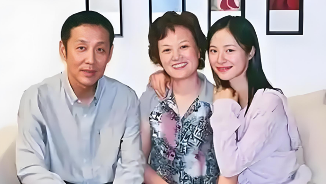 陈道明大左小青22岁，是亦师亦友？还是男欢女爱？真相竟是
